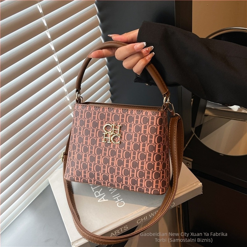 CHHC ženska bucket torbica, 2025, PU koža, velika kapacitet bucket oblika s kapom, zatvaranje na zip, unutarnja podstava od sintetičke kože, unutarnji laminirani džep s zipom