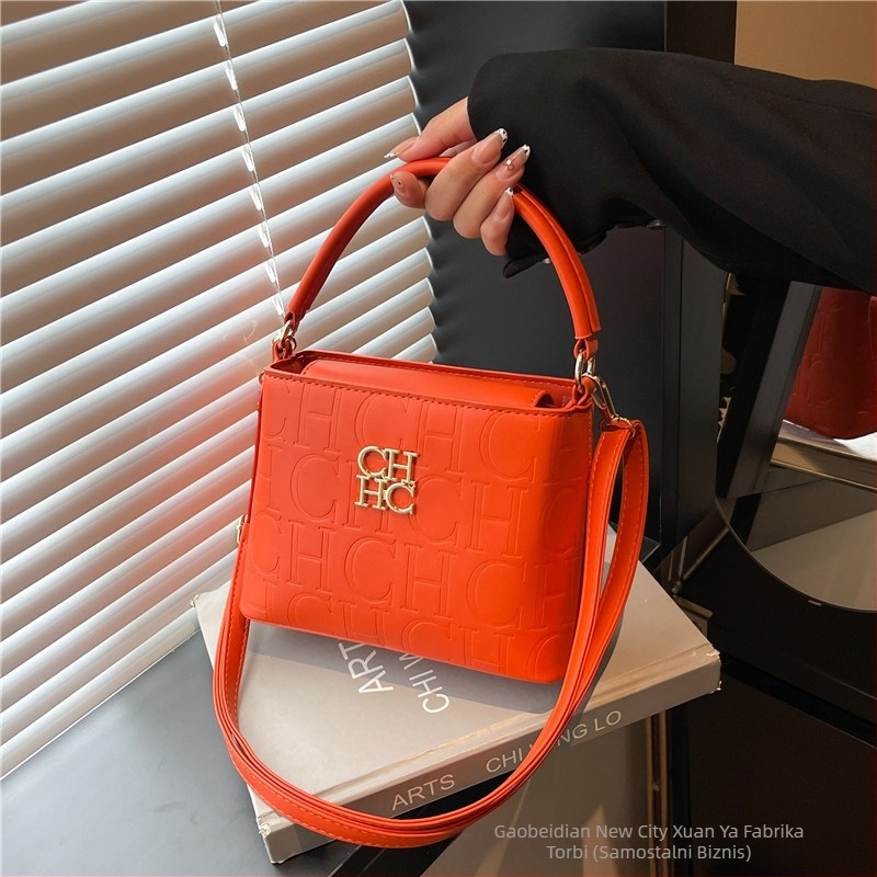 CHHC ženska bucket torbica, 2025, PU koža, velika kapacitet bucket oblika s kapom, zatvaranje na zip, unutarnja podstava od sintetičke kože, unutarnji laminirani džep s zipom