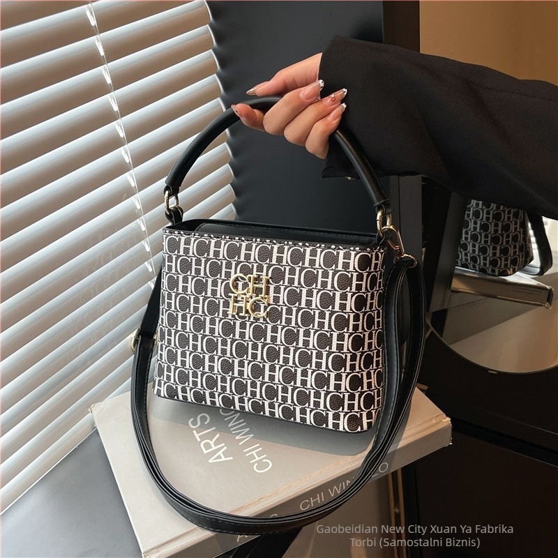 CHHC ženska bucket torbica, 2025, PU koža, velika kapacitet bucket oblika s kapom, zatvaranje na zip, unutarnja podstava od sintetičke kože, unutarnji laminirani džep s zipom