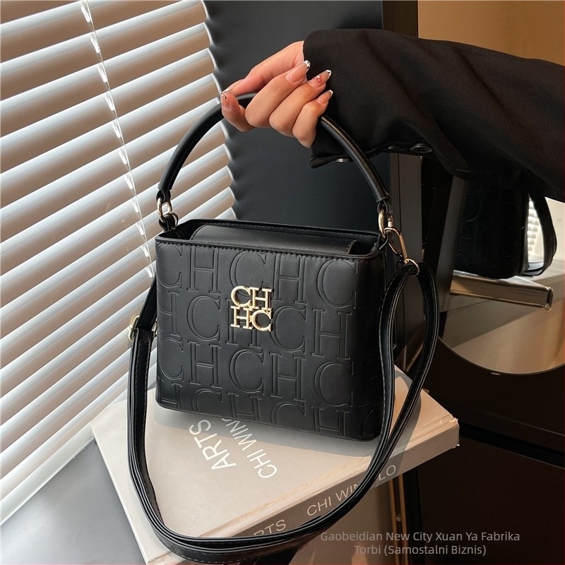 CHHC ženska bucket torbica, 2025, PU koža, velika kapacitet bucket oblika s kapom, zatvaranje na zip, unutarnja podstava od sintetičke kože, unutarnji laminirani džep s zipom