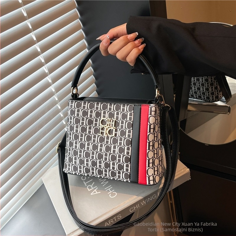 CHHC ženska bucket torbica, 2025, PU koža, velika kapacitet bucket oblika s kapom, zatvaranje na zip, unutarnja podstava od sintetičke kože, unutarnji laminirani džep s zipom