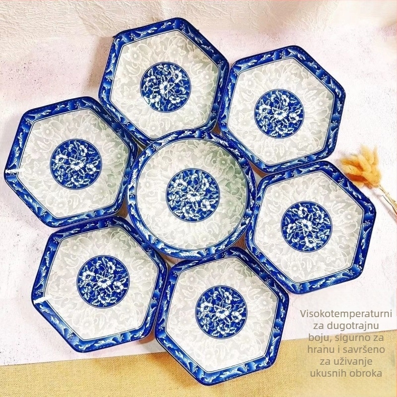 Porcelanski set šesterokutnih tanjura, kineski stil, podglazurno završavanje i jednodijelno oblikovanje