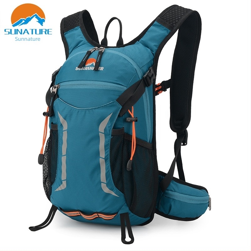 SUNRUNNER 20L ruksak za planinarenje i putovanja na otvorenom, lagani najlonski ruksak, naramenice s zrčenim jastukom, prozračan, vodootporan, odjeljak za suhe/mokre stvari, reflektirajući za noćnu sigurnost, SOS zviždaljka