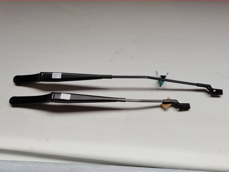 Prednji sklop brisača – sklop brisača (karoserijski pribor) za VW seriju (Sagitar, Golf, Weiran); 24V motor; metalni dijelovi; broj pribora 1Q1955409/1K5955410/30D955409