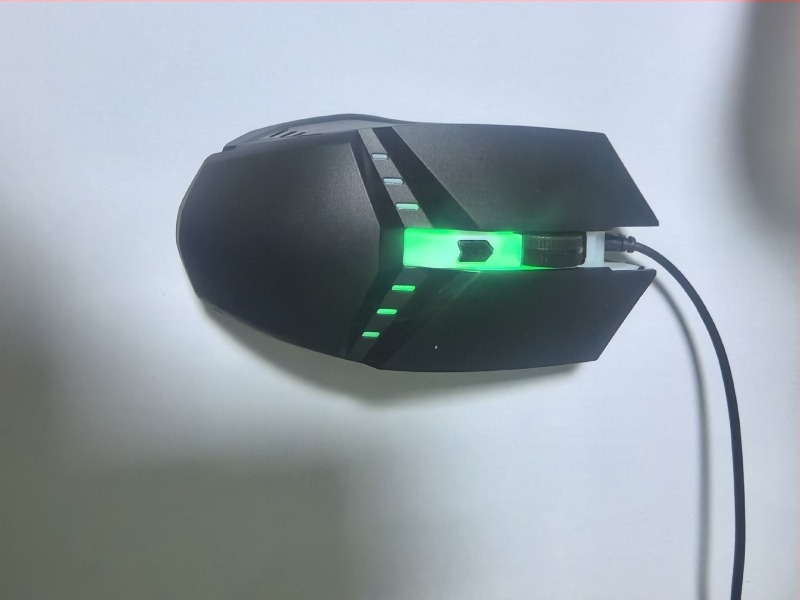 Žičana gaming miša WYG9 s 6 tipki, optoelektronski senzor DPI 1200–3200, makro programiranje i prilagodba, kabel 1,4 m, težina 130 g