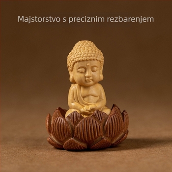 Drveni auto privjesak s malim Budom, lotus bazom i dugim resama; moderan unutarnji dekor."