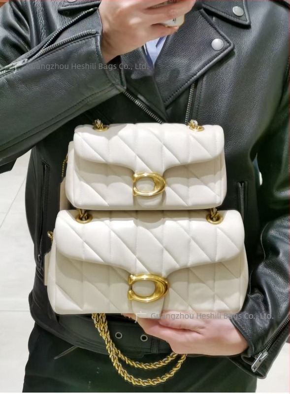 Torba od ovčje kože u stilu Tabby Dionysus, dijamantno prešivana, zatvaranje poklopca, pretinac za telefon i lančana naramenica