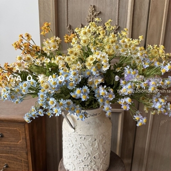 Umjetni Daisy buket — Visokokvalitetni chamomile stil, ručno držani ukras dnevnog boravka; Materijal: plastika, svila; Zanat: aranžiranje cvijeća; Sorta: Daisy; Namjena: Dekoracija