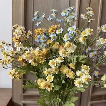Umjetni Daisy buket — Visokokvalitetni chamomile stil, ručno držani ukras dnevnog boravka; Materijal: plastika, svila; Zanat: aranžiranje cvijeća; Sorta: Daisy; Namjena: Dekoracija