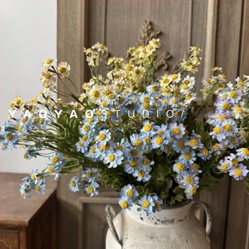 Umjetni Daisy buket — Visokokvalitetni chamomile stil, ručno držani ukras dnevnog boravka; Materijal: plastika, svila; Zanat: aranžiranje cvijeća; Sorta: Daisy; Namjena: Dekoracija