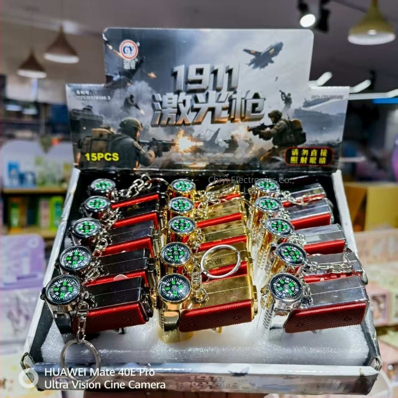 Višefunkcijska igračka pištolj s LED svjetlom, infracrvenim laserom i privjeskom kompasom; plastična konstrukcija, za 14+ godina; interaktivna igra