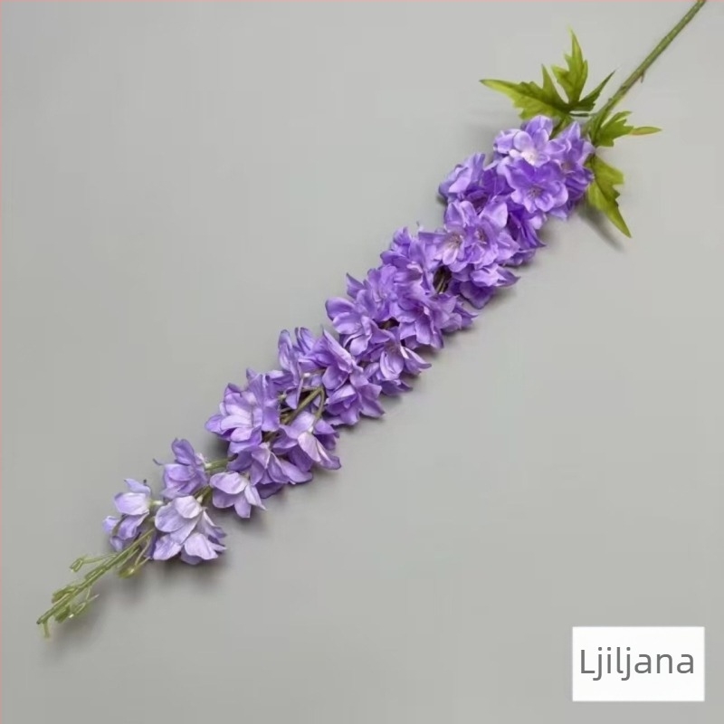Umjetni svilenkasti buket za svečanu dvoranu – Feiyan motiv lastavice, hiacinkasti naglasak, marka Looking at Flowers, materijal: svila, izrada: stiliziranje/reljef