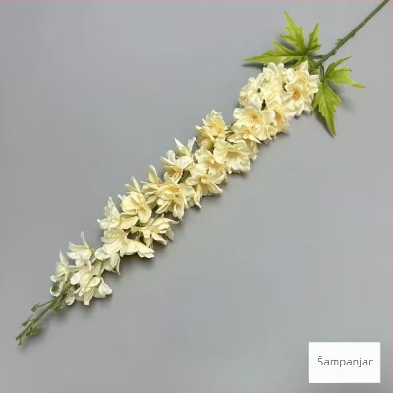 Umjetni svilenkasti buket za svečanu dvoranu – Feiyan motiv lastavice, hiacinkasti naglasak, marka Looking at Flowers, materijal: svila, izrada: stiliziranje/reljef