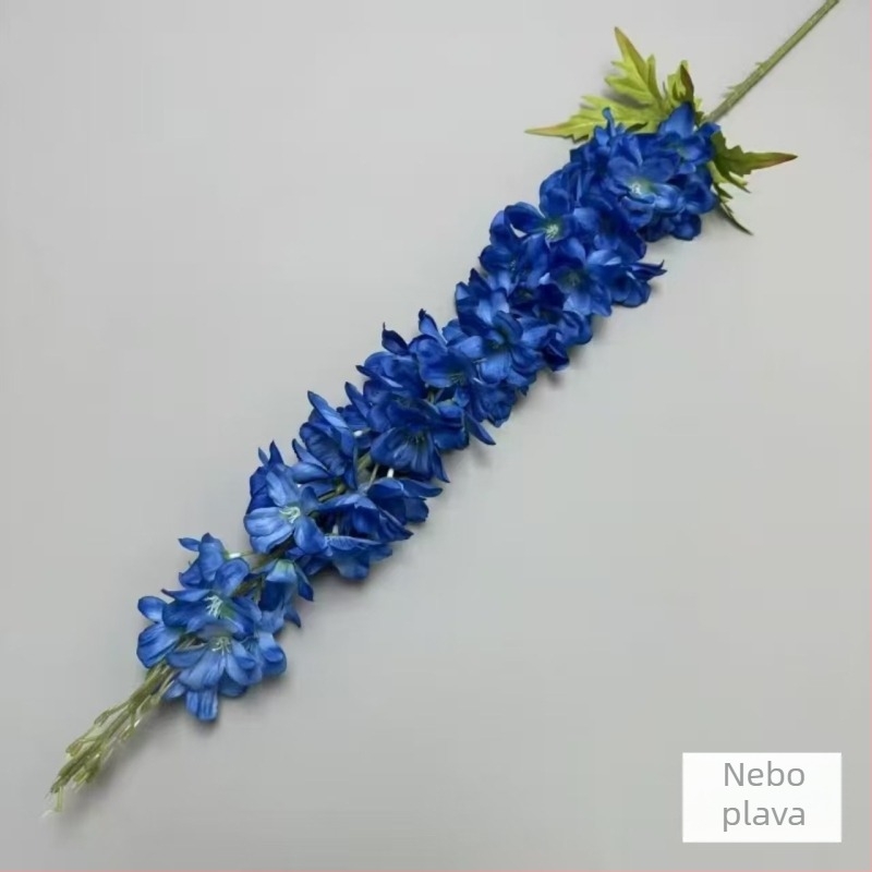 Umjetni svilenkasti buket za svečanu dvoranu – Feiyan motiv lastavice, hiacinkasti naglasak, marka Looking at Flowers, materijal: svila, izrada: stiliziranje/reljef
