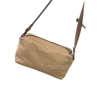 Torba za fotoaparat - Saddle stil, PVC materijal, horizontalni kvadratni oblik, zatvaranje zatvaračem, unutarnji pretinci: pretinac za telefon, pretinac za ID, laminirani pretinac sa zatvaračem
