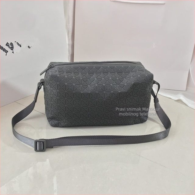 Torba za fotoaparat - Saddle stil, PVC materijal, horizontalni kvadratni oblik, zatvaranje zatvaračem, unutarnji pretinci: pretinac za telefon, pretinac za ID, laminirani pretinac sa zatvaračem