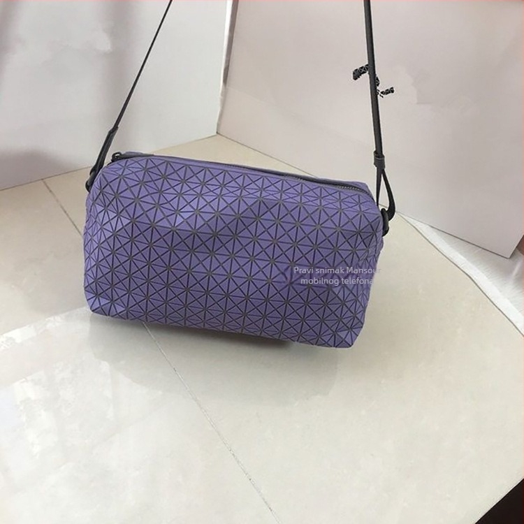 Torba za fotoaparat - Saddle stil, PVC materijal, horizontalni kvadratni oblik, zatvaranje zatvaračem, unutarnji pretinci: pretinac za telefon, pretinac za ID, laminirani pretinac sa zatvaračem