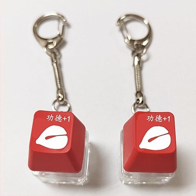 Privjesak za ključeve - Elektronički svijetleći drveni ribica privjesak, PVC dodatak (Crtić stil)