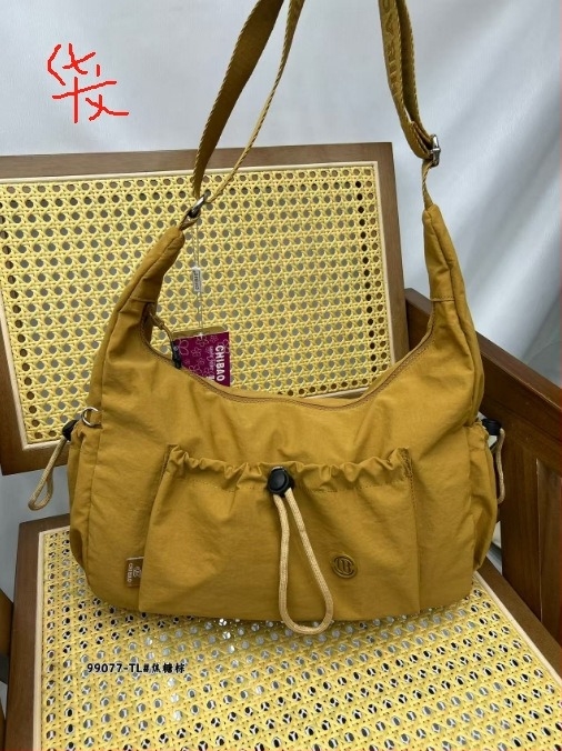Chi Leopard Crossbody torba – najlon, horizontalni kvadratni oblik, zatvaranje na zip, unutarnji džep sa zipom
