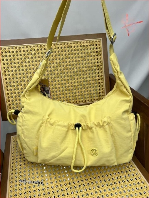 Chi Leopard Crossbody torba – najlon, horizontalni kvadratni oblik, zatvaranje na zip, unutarnji džep sa zipom