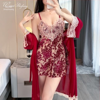 Baršunasta noćna haljina u stilu camisole, V-izrez, šire rukave, duljina suknje