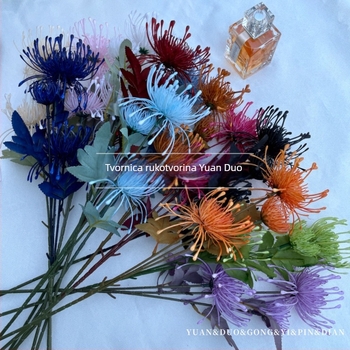 Umjetna krizantema: verzija s 3-Head Pin Cushion i Crab Claw, plastični dekorativni cvijet za svadbene uređenje; Materijal: plastika; Obrada: reljef, injekcijsko prešanje, 3D ispis; Sorte: 1327355784; Namjena: vanjsko korištenje, rekviziti za fotografiju,