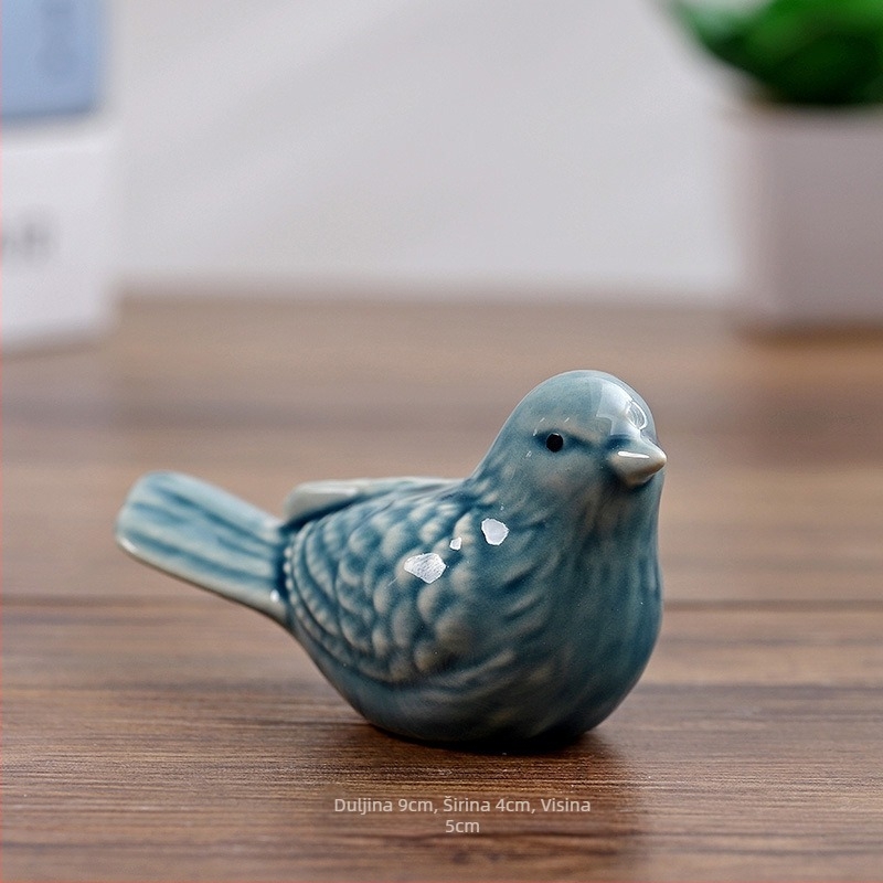 Porcelanska životinjska figurica u europskom stilu, motiv ptica i zvijeri, podglazurno završavanje, pečena na visokoj temperaturi