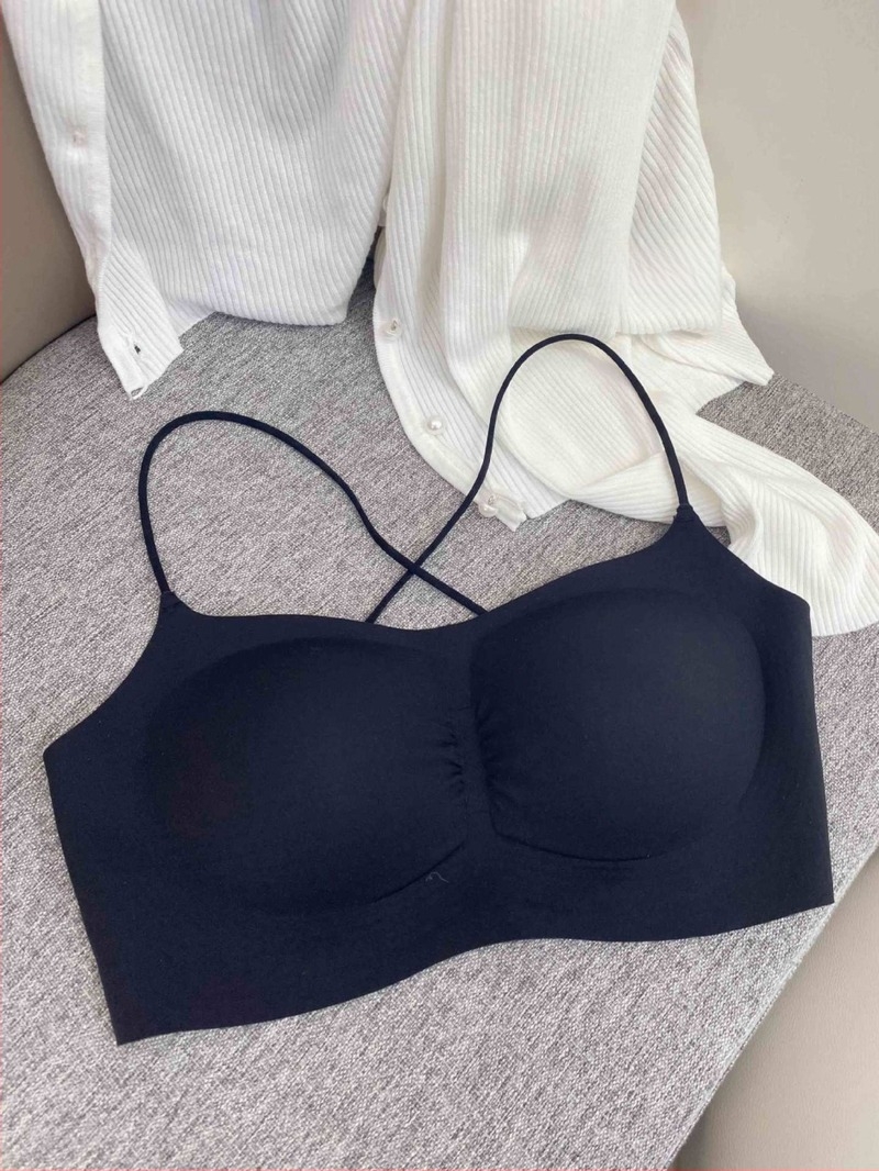 Sutien s križnim leđima, tanke naramenice, bez kostiju, push-up, prirodan dojam nude kože
