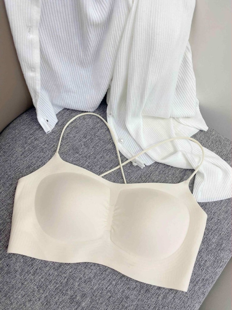 Sutien s križnim leđima, tanke naramenice, bez kostiju, push-up, prirodan dojam nude kože