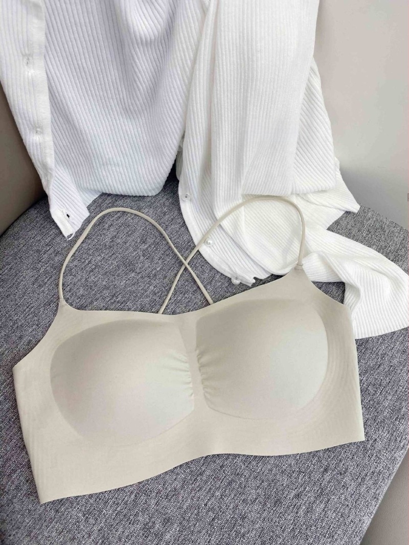 Sutien s križnim leđima, tanke naramenice, bez kostiju, push-up, prirodan dojam nude kože