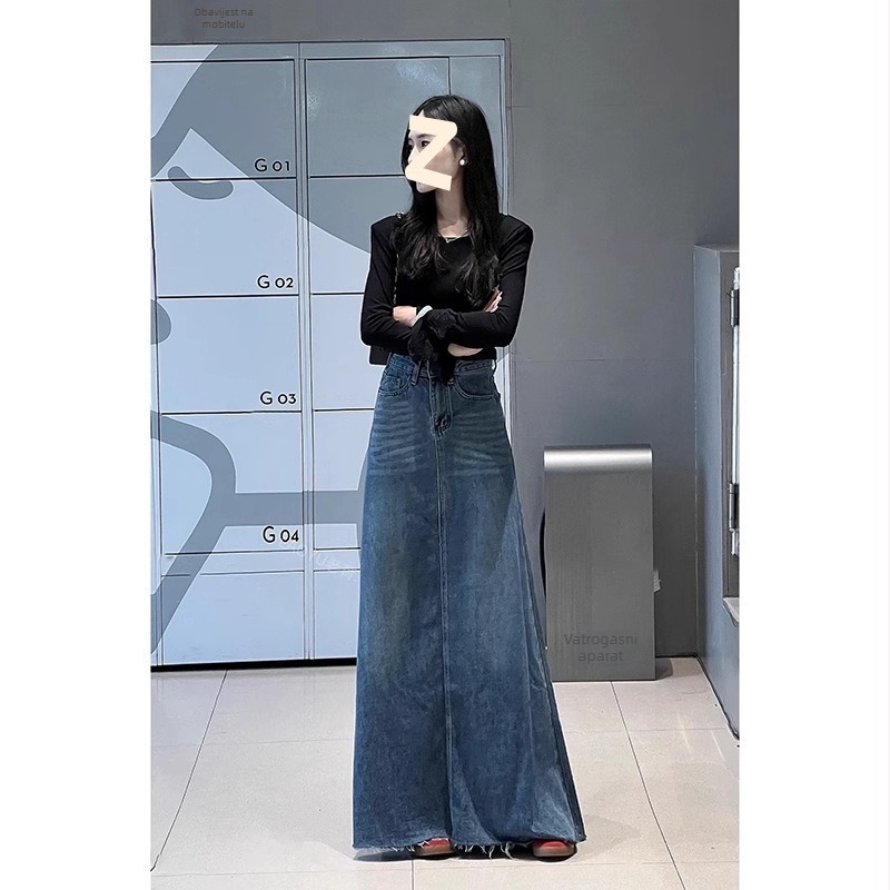 Duga džins suknja s visokim strukom, oprani denim, zatvarač i džepovi, proljeće 2025.