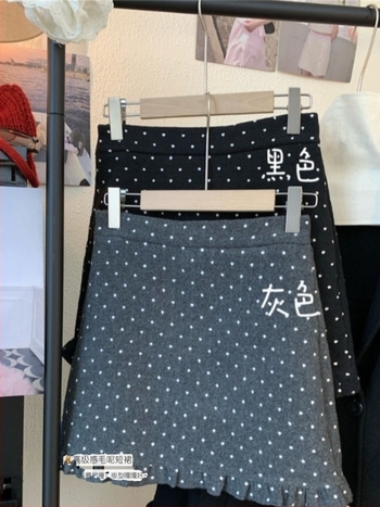 Suknja A-linije od vunene smjese s uzorkom valovito-točaka; tkanina vuna i elastan; jesen 2025