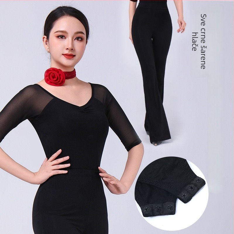 Set modernog plesa: body s V-izrezom i zvonastim hlačama, modalna tkanina