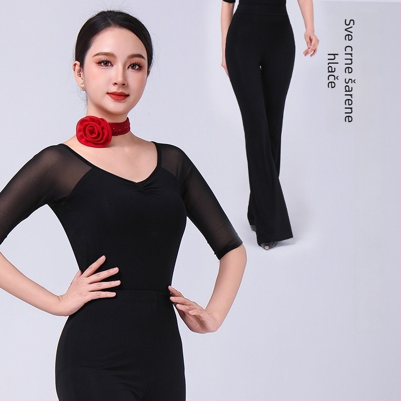 Set modernog plesa: body s V-izrezom i zvonastim hlačama, modalna tkanina