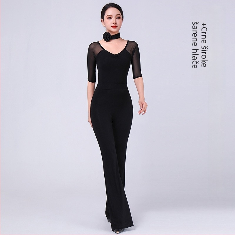 Set modernog plesa: body s V-izrezom i zvonastim hlačama, modalna tkanina