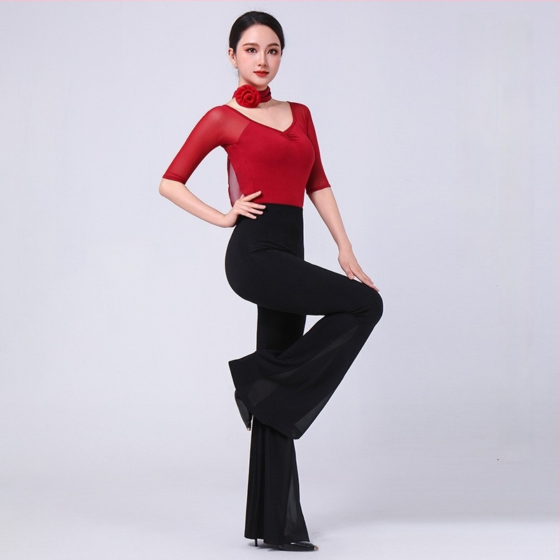 Set modernog plesa: body s V-izrezom i zvonastim hlačama, modalna tkanina