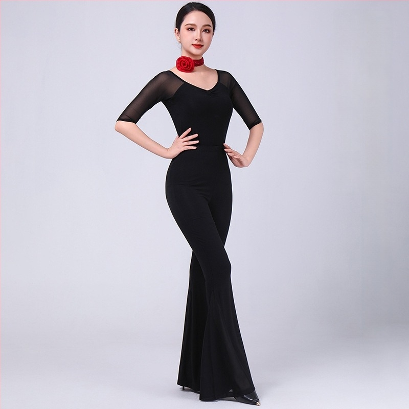 Set modernog plesa: body s V-izrezom i zvonastim hlačama, modalna tkanina