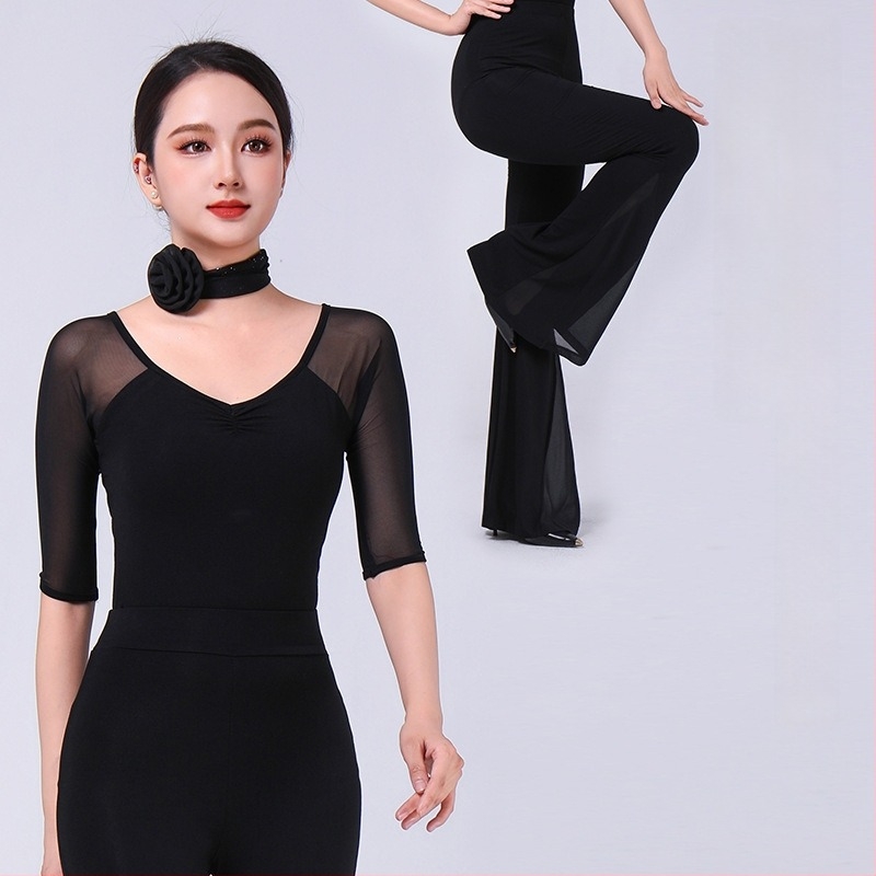 Set modernog plesa: body s V-izrezom i zvonastim hlačama, modalna tkanina