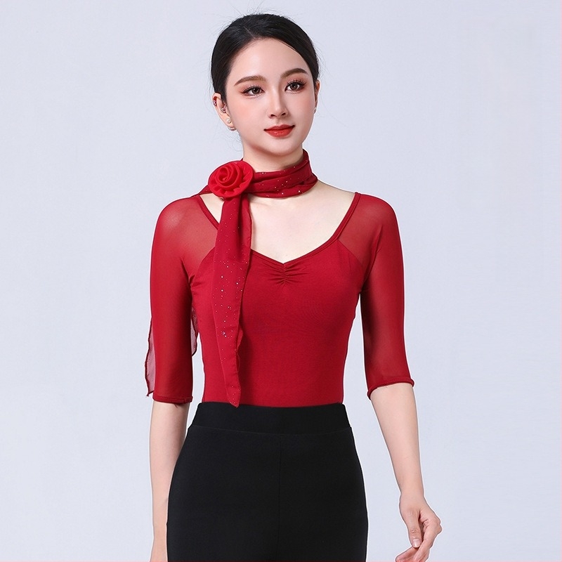 Set modernog plesa: body s V-izrezom i zvonastim hlačama, modalna tkanina