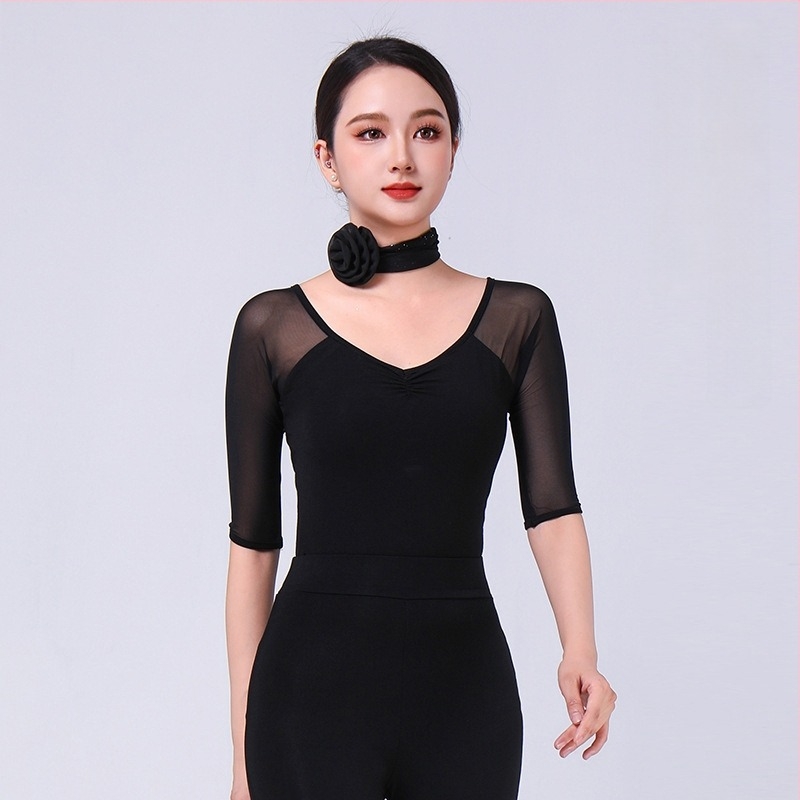 Set modernog plesa: body s V-izrezom i zvonastim hlačama, modalna tkanina