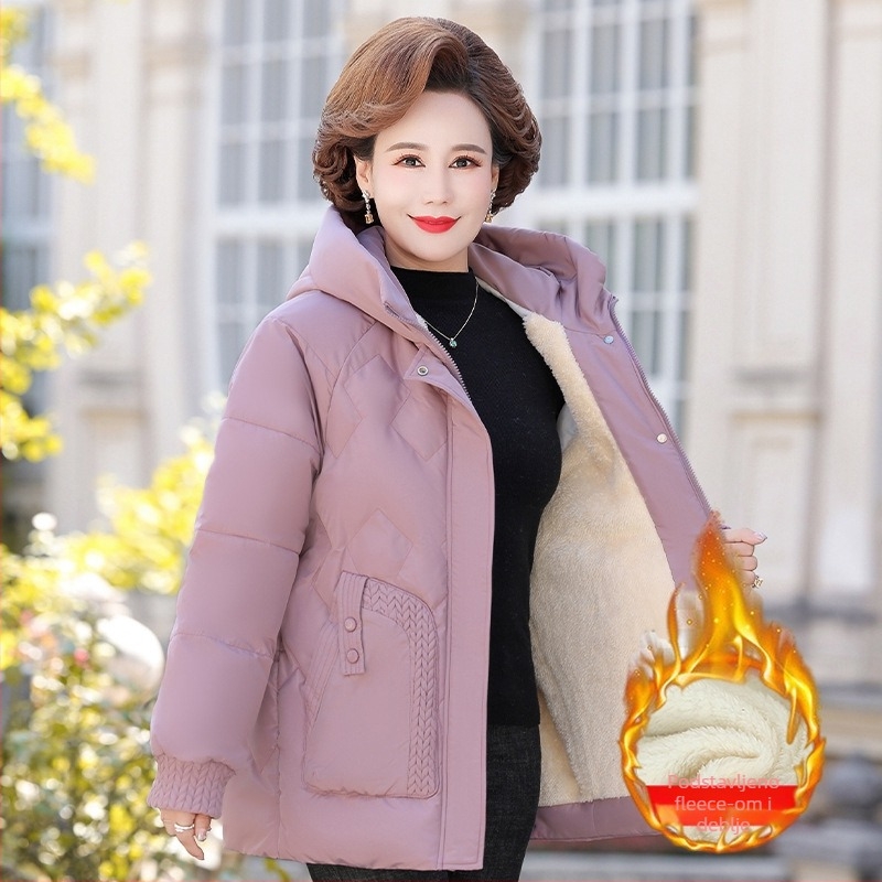 Zimska jakna s pamukovim punjenjem, fleece unutarnje obloge, kapuljača, zatvarač, srednje duljine (50–65 cm), vanjska tkanina od poliestera (>95%)