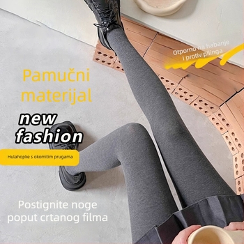 Pamukaste tajice s vertikalnim prugama i flis podstavom, visoki pojas, toplo i oblikuju siluetu za jesen i zimu