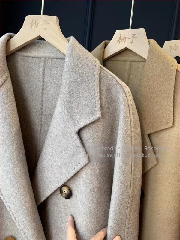 Ženski reverzibilni tweed kaput, kašmir-vuna mješavina (kašmir <30%, vuna 80–90%), jesen 2024.