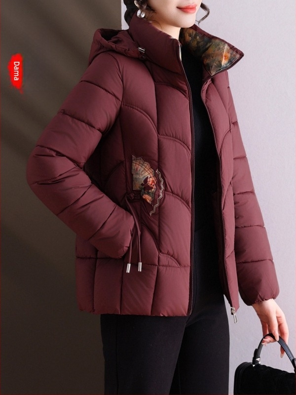 Zimska ženska jakna s punom od pamuka i perja, kapuljom, debela izolacija, vanjska tkanina od poliestera (95%+), punjenje: down-pamuk.