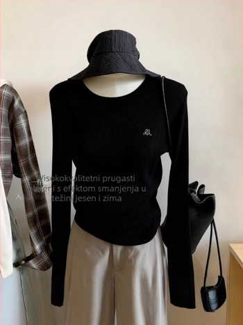 Ženski pleteni džemper s okruglim izrezom i šivanom ukrasom, uski kroj, debeli patchwork pleteni uzorak