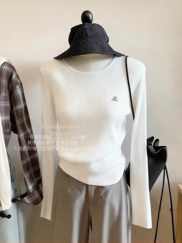 Ženski pleteni džemper s okruglim izrezom i šivanom ukrasom, uski kroj, debeli patchwork pleteni uzorak