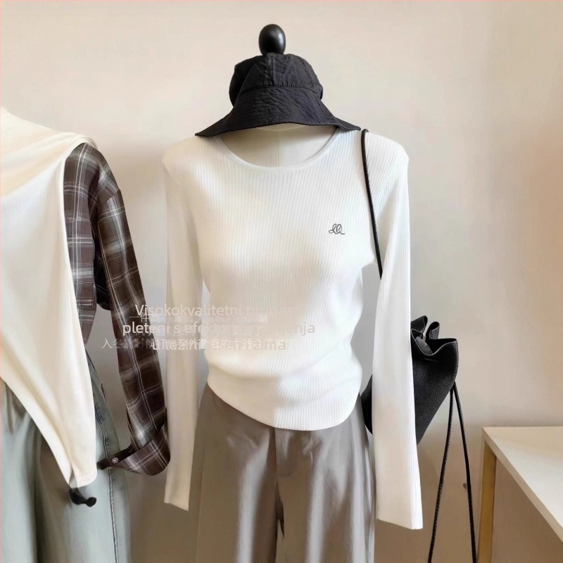 Ženski pleteni džemper s okruglim izrezom i šivanom ukrasom, uski kroj, debeli patchwork pleteni uzorak