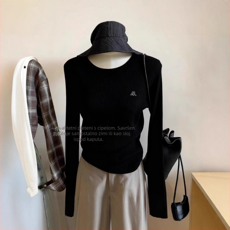 Ženski pleteni džemper s okruglim izrezom i šivanom ukrasom, uski kroj, debeli patchwork pleteni uzorak