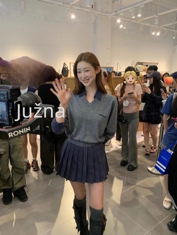 Pulover s V-izrezom, dojam dvostrukog izgleda, japansko-korejski ležerni stil, dugi rukav, glavni sastav materijala 30-50%