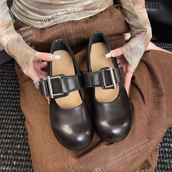 Ženske loaferice — gornji dio od konjske kože, Velcro zatvaranje, okrugla nosnica, niski pet 1–3 cm, podstava od prave kože